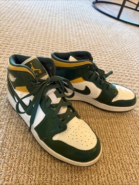 Boys Nike Air Jordan 1 mid Sonics basketball shoes sz 6.5 Youth green yellow